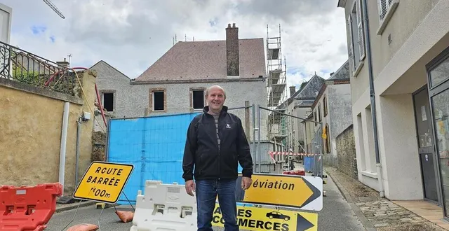 photo  l’agenda de jean dumur est rythmé par les réunions de chantiers.  &copy;  le maine libre 