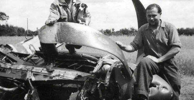 photo  l’avion du capitaine kenneth hagan, tombé au dojean, le 17 juin 1944, sur tinchebray-bocage (orne).  &copy;  collection maurice pique 