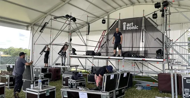 photo  la troisième scène d’art sonic à briouze (orne), la camp stage, est en cours d’installation. elle va accueillir les after technos et un cours de yoga les 19 et 20 juillet 2024.  &copy;  ouest-france 