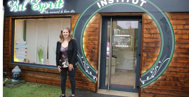 photo  coline denin, devant son institut de beauté bel’esprit.  &copy;  ouest-france 