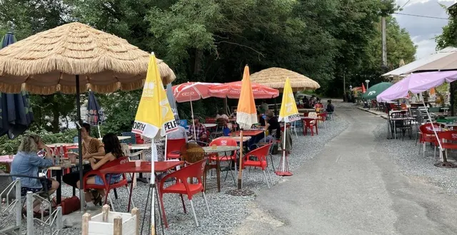 photo  le café bondu est ouvert tout l’été du mardi au dimanche.  &copy;  co 