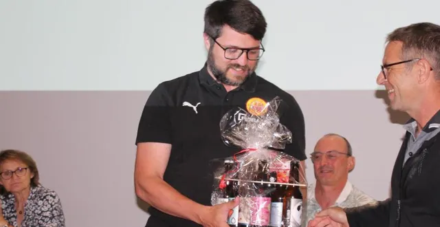 photo  simon acosta a chaleureusement été remercié pour son investissement.  &copy;  le maine libre 