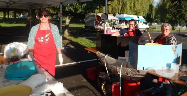 photo  l’association commerciale proposait un repas champêtre.  &copy;  le maine libre 