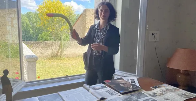 photo  l’équipe de la maison gracq conserve précieusement le boomerang offert à l’écrivain par son ami hervé guézengar.  &copy;  ouest france 