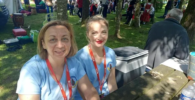 photo  dimanche, larissa piddubniak, créatrice de la compagnie, à gauche, avec l’une de ses danseuses.  &copy;  ouest-france 