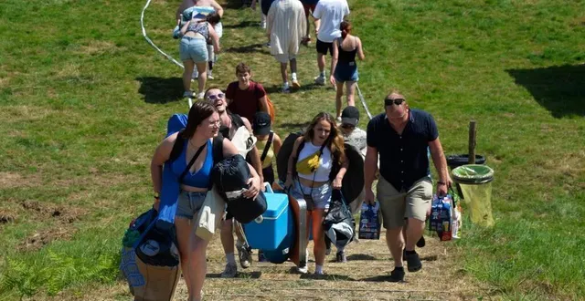 photo  les festivaliers d’art sonic s’installent sur le camping du festival art sonic de briouze (orne), vendredi 19 juillet 2024.  &copy;  zeïnaba diallo/ouest france 