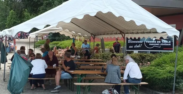 photo  le vide-greniers ad’été du club de tennis avait rassemblé plus de 140 exposants l’année dernière..  &copy;  ttc parigné 