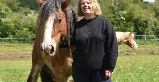 photo  médiation animale avec muriel boutet.  &copy;  le maine libre 