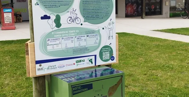 photo  à parigné, les boîtes sont situées place des trois-puits et face à l’entrée de la mairie.   &copy;  sud-est manceau 