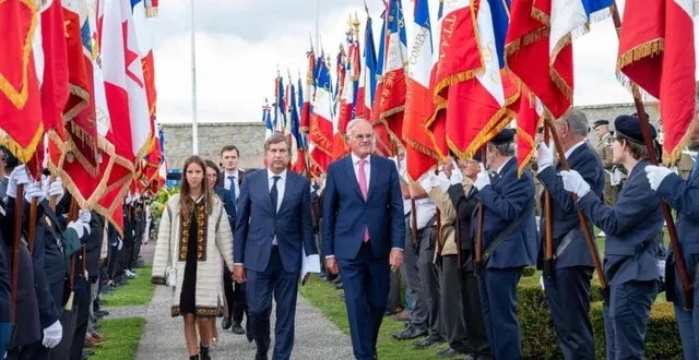 photo  en 2023, les commémorations de montormel se sont déroulées en présence de l’ambassadeur ukrainien, vadym omelchenko. à droite, christophe de balorre, président du conseil départemental de l’orne.  &copy;  archives ouest-france 