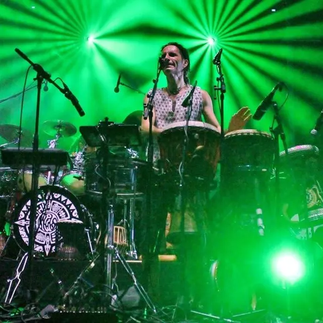 photo le groupe de natural trance hilight tribe a aussi mis le feu sur la scène principale à sa façon, avec des instruments traditionnels.  ©  ouest-france
