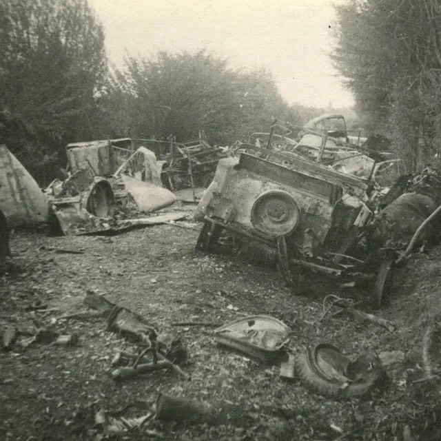 photo « c’est incroyable : un prêtre français s’occupe de nos camarades, des allemands détestés, qui ont apporté la guerre et la misère. »  ©  memorial de caen