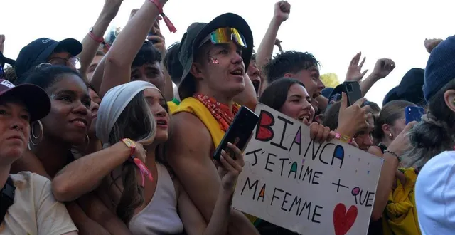 photo  la chanteuse brésilienne bianca costa s'est produite sur la sonic stage au festival art sonic, à briouze (orne).  &copy;  zeïnaba diallo/ouest-france 