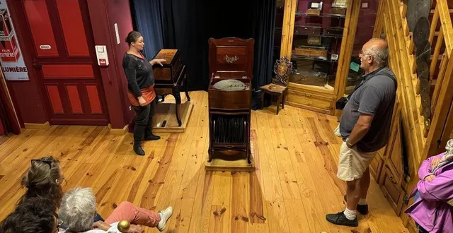 photo  le « petit cinéma » abrite de très belles boîtes à musiques des xviiie et xixe siècles.  &copy;  ouest-france 