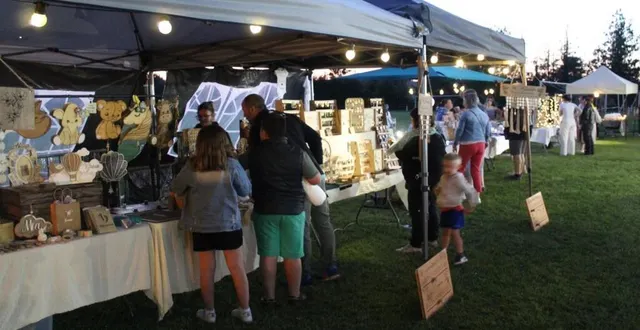 photo  le marché artisanal a connu une belle affluence.  &copy;  le maine libre 