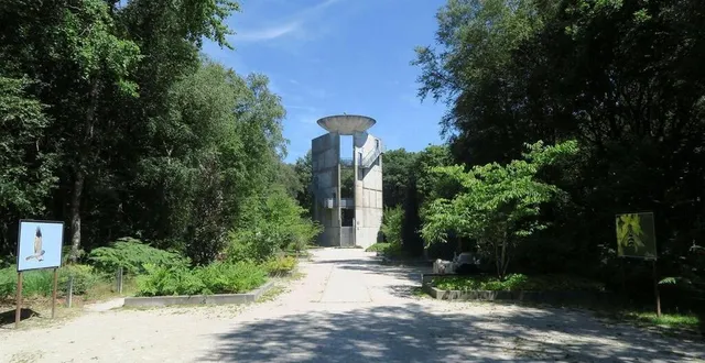photo  le belvédère du mont des avaloirs est l’un des points d’intérêt du sentier de grande randonnée.  &copy;  archives ouest-france 