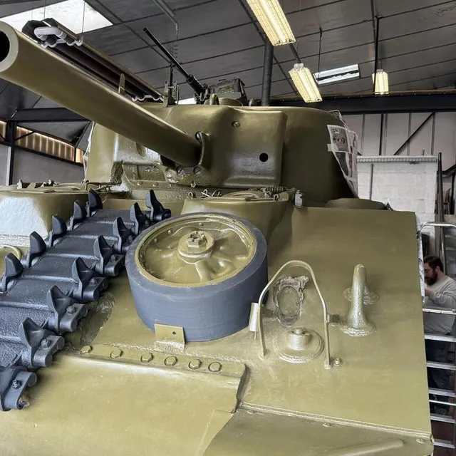 photo le char a été touché par cinq obus durant la bataille face à un char allemand dans la forêt d’écouves.  ©  ouest-france