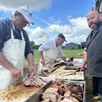 photo il a fallu préparer six cochons grillés pour nourrir les 450 participants à la fête patronale de mareil-sur-loir.