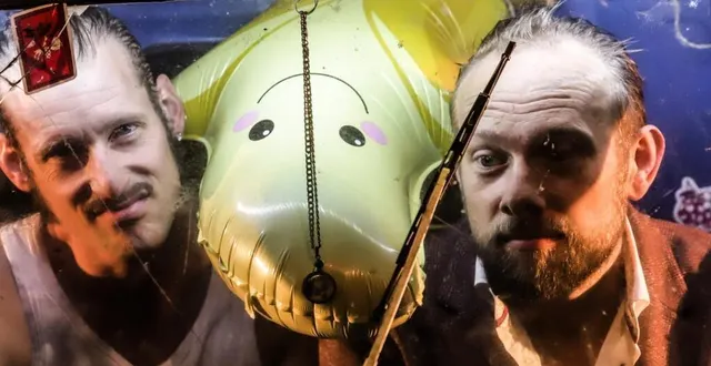 photo  les barjes jouent leur spectacle burlesque « virils », mercredi soir, pour la 5e date de festiloir.  &copy;  dr 