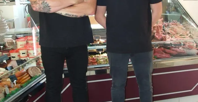 photo  le gérant christophe jardin et son jeune apprenti kilian.  &copy;  ouest-france 