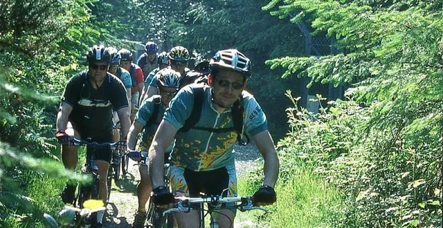 photo  la vélo francette sillonne la basse-normandie,  &copy;  archive gérard houdou 