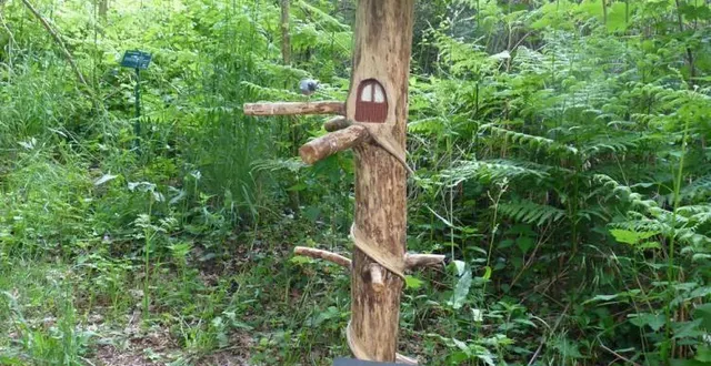 photo  une exposition tout en rondeur sur le sentier botanique de rou-marson.  &copy;  ville de rou-marson 