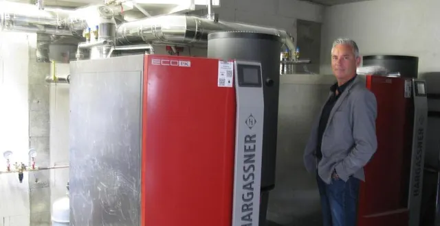 photo  xavier fréreux présente la nouvelle chaufferie à bois de la mfr de coulans-sur-gée (sarthe).  &copy;  ouest-france 