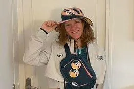 photo  camille en tenue officielle des volontaires aux jeux olympiques.  &copy;  co 