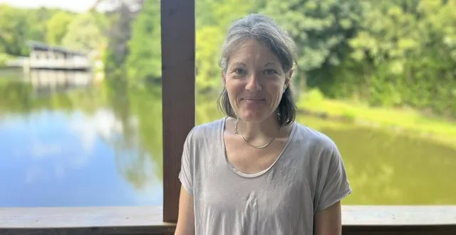 photo  marie-laure jourdan est la nouvelle propriétaire du chant des oiseaux avec son mari, jérôme. le couple ornais ouvre un gîte à la place de l’ancien salon de thé-restaurant.  &copy;  ouest france 