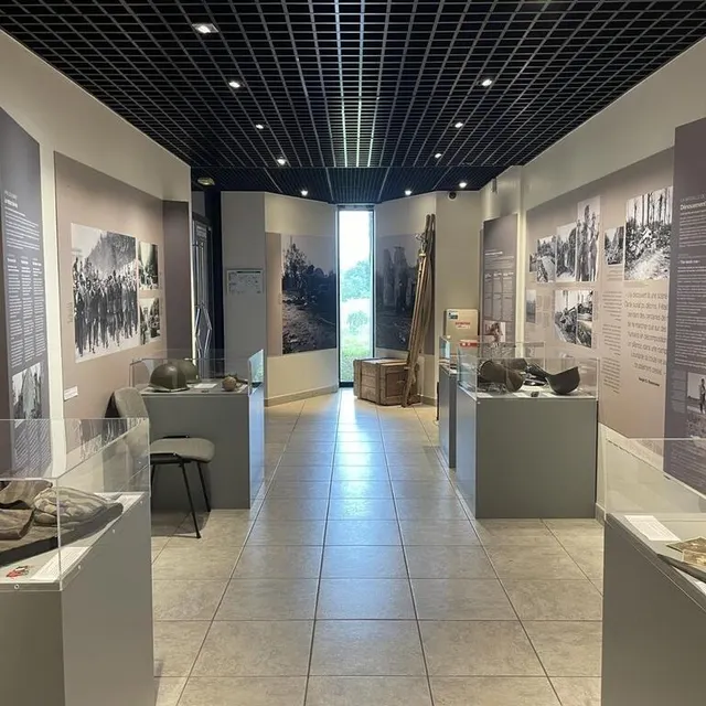 photo de nombreux vestiges de la bataille sont exposés dans le musée.  ©  ouest-france
