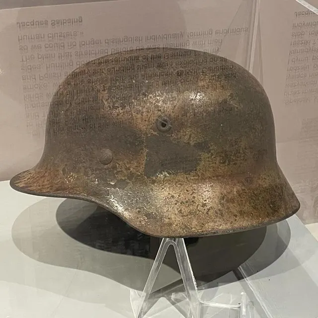 photo un casque allemand retrouvé sur le site de la bataille pour la poche de falaise-chambois.  ©  ouest-france