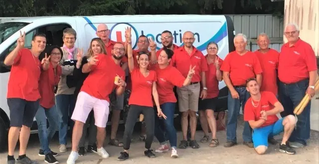 photo  la sympathique équipe du comité des fêtes de briosne-lès-sables, prête pour célébrer la fête de la sainte-anne.  &copy;  le maine libre 