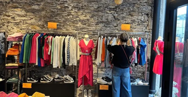 photo  à angers, les soldes d’été se terminent en cette après-midi du 23 juillet 2024.  &copy;  co 