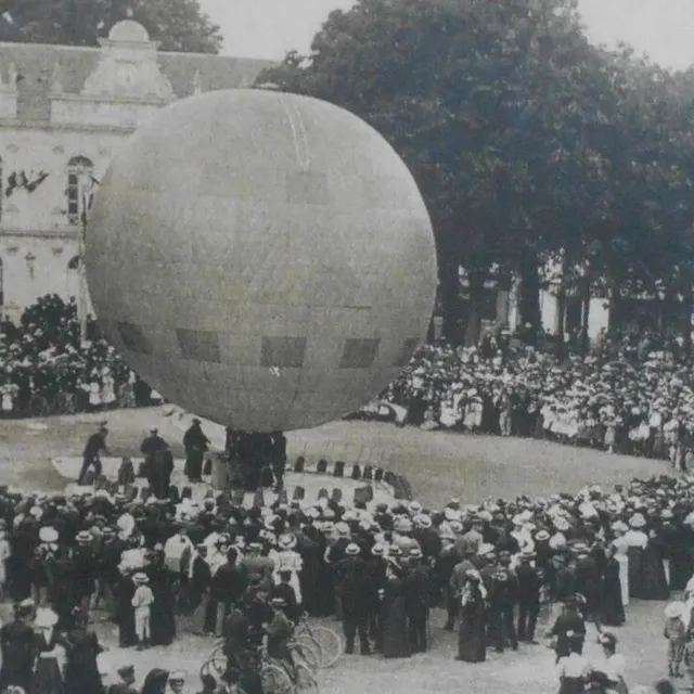 photo l’ascension d’un ballon attirait beaucoup de curieux.  ©  dr