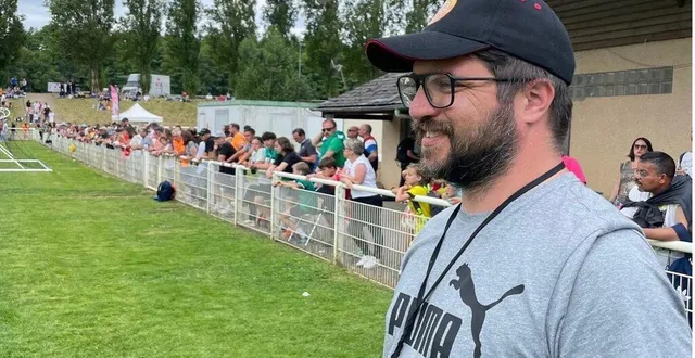 photo  le tournoi des jeunes qui a réuni 64 équipes sur le terrain de saint-saturnin aura été le dernier de simon acosta en tant que président.  &copy;  ouest-france 