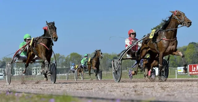 photo  les huit courses de trot qui se dérouleront sur la piste de l’hippodrome des hunaudières au mans seront suivies d’un repas dansant et d’un feu d’artifice.  &copy;  archives le maine libre - yvon loué 
