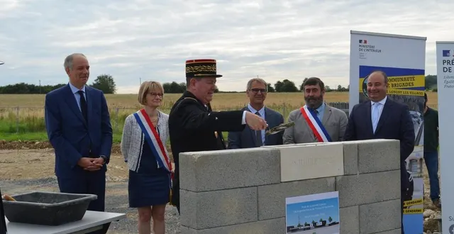 photo  c’est jeudi matin que s’est déroulée l’inauguration de la pose de la première pierre de la future gendarmerie de tourouvre-au-perche.  &copy;  ouest-france 