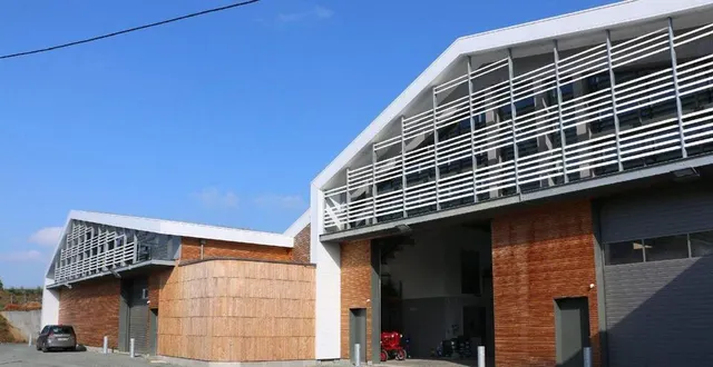 photo  le lycée la germinière à rouillon accueille, durant la période estivale, des camps de centre de loisirs. l’intrusion d’un sdf la semaine dernière incite, par précaution, les responsables à ne plus en accueillir pour l’instant.  &copy;  ouest france 