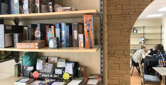 photo  à flers, le choix de jeu est large au café associatif l’extension, le 17 juillet 2024.  &copy;  ouest-france 