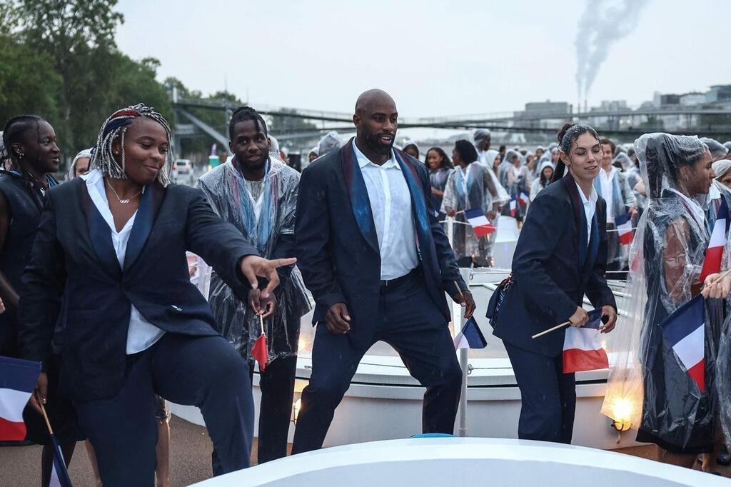 VIDÉO. JO 2024 quand Teddy Riner s’échappe du bateau français pour