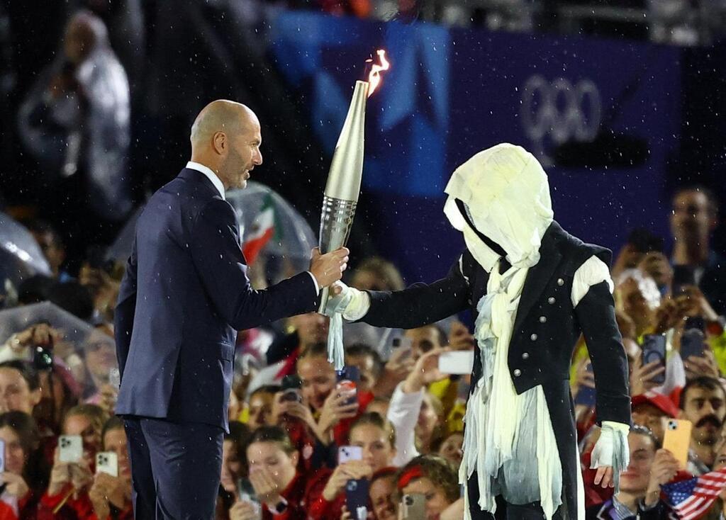 JO 2024. Qui était derrière l’homme masqué de la cérémonie d’ouverture