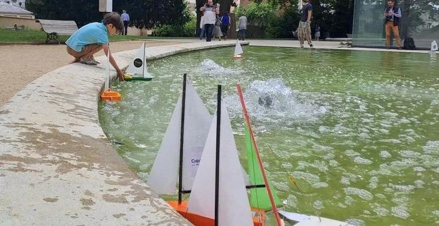 photo  les bateaux d’yves guet naviguent sur le bassin du parc de tessé, au mans.  &copy;  ouest-france 