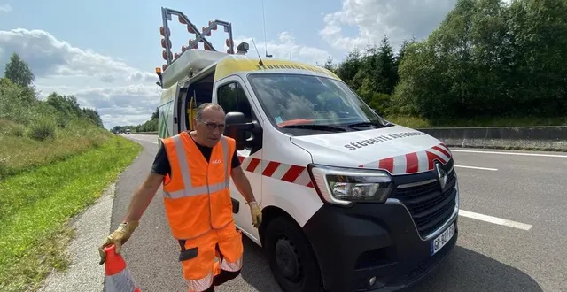 photo  thierry neveu est agent d’autoroute depuis quatorze ans. s’il aime ce métier, car il rend service aux conducteurs en difficulté, il souhaiterait que les usagers respectent davantage le corridor de sécurité quand il intervient.  &copy;  ouest-france 