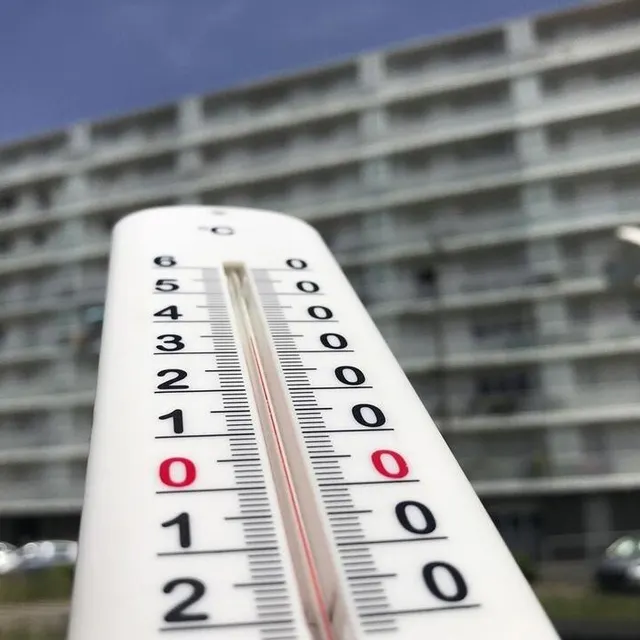 photo dans les zones urbanisées, la chaleur restituée par les bâtiments est importante.  ©  co - christophe bernard