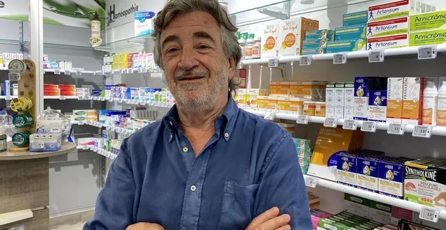 photo  depuis plusieurs années, jean-jacques courtin cherche à vendre sa pharmacie, située à bazouges-cré-sur-loir.  &copy;  ouest-france 