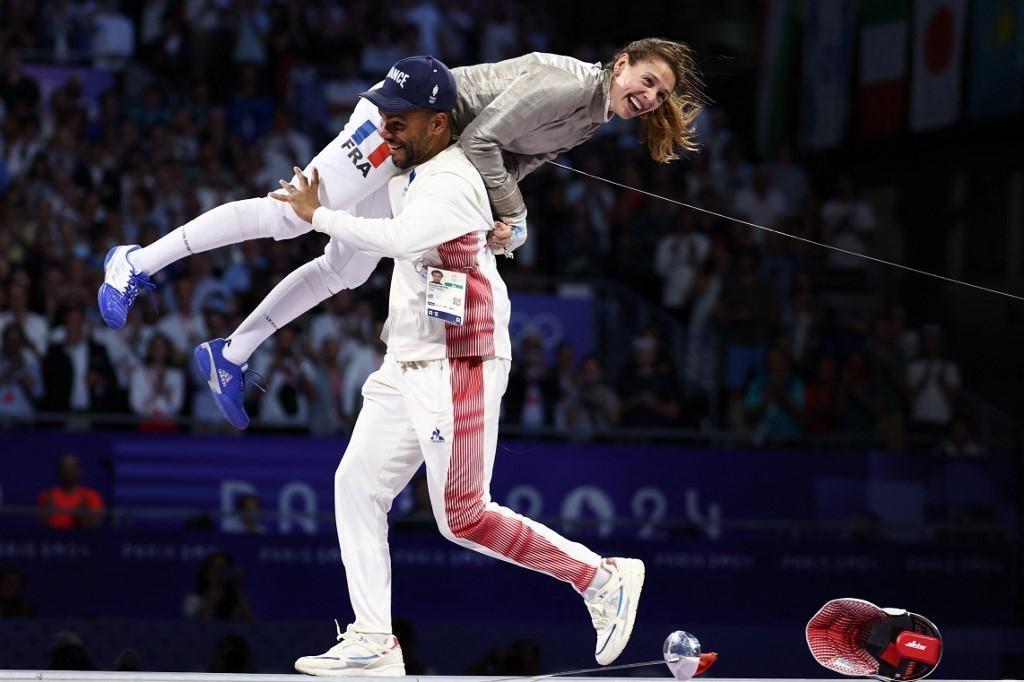 JO 2024 Escrime. « C’est la France qui a gagné » la joie de Manon