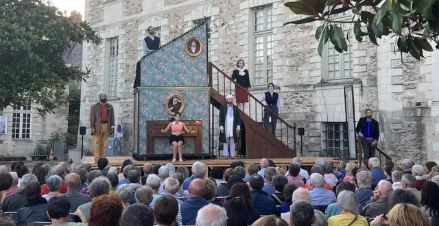 photo  la tournée des villages du théâtre régional des pays de la loire s’est arrêtée devant l’abbaye mercredi dernier.  &copy;  co 
