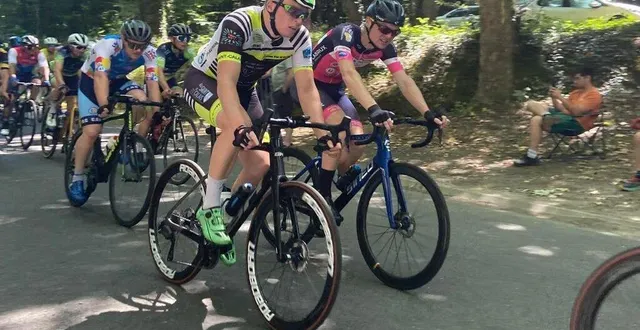 photo  les amateurs de la petite reine ont dû affronter la chaleur.  &copy;  le maine libre 