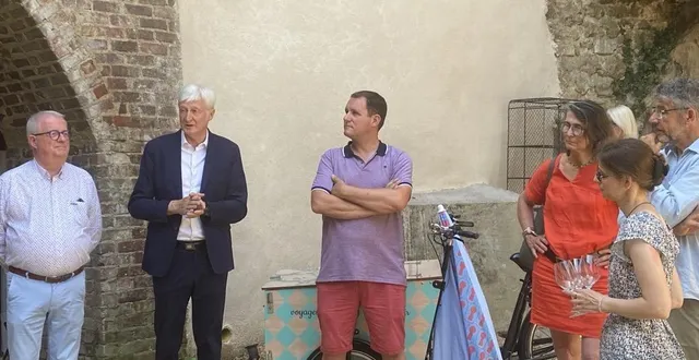 photo  le président du département de la sarthe, dominique le mèner, était convié à l’ouverture de la maison voyages et vignobles de la-chartre-sur-le-loir.  &copy;  ouest-france 