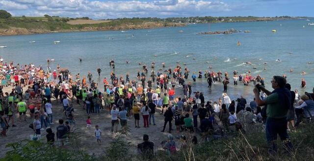 photo  sur la plage de port manech, lors de l’épreuve de natation 2023.  ©  ouest-france 